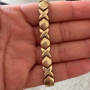 10k Gold Hugs & Kisses 7” bracelet